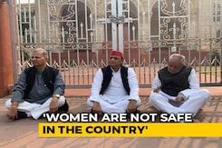 Akhilesh Yadav Sits On Protest Over Unnao Case, Targets UP Government Akhilesh Yadav Sits On Protest Over Unnao Case, Targets UP Government