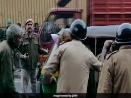 Delhi Fire News: दिल्ली में आग से 43 की मौत, फैक्टरी मालिक की तलाश में पुलिस कर रही है छापेमारी Delhi Fire News: दिल्ली में आग से 43 की मौत, फैक्टरी मालिक की तलाश में पुलिस कर रही है छापेमारी