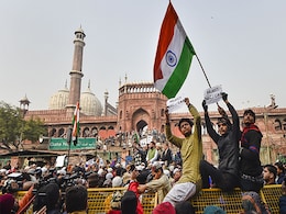 Hundreds Gather At Delhi's Jama Masjid In Protest Against Citizenship Law Hundreds Gather At Delhi's Jama Masjid In Protest Against Citizenship Law
