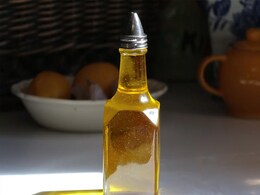 मुर्दा जानवरों के अवशेष को जलाकर बनाया जा रहा था खाने का तेल और नहाने का साबुन मुर्दा जानवरों के अवशेष को जलाकर बनाया जा रहा था खाने का तेल और नहाने का साबुन