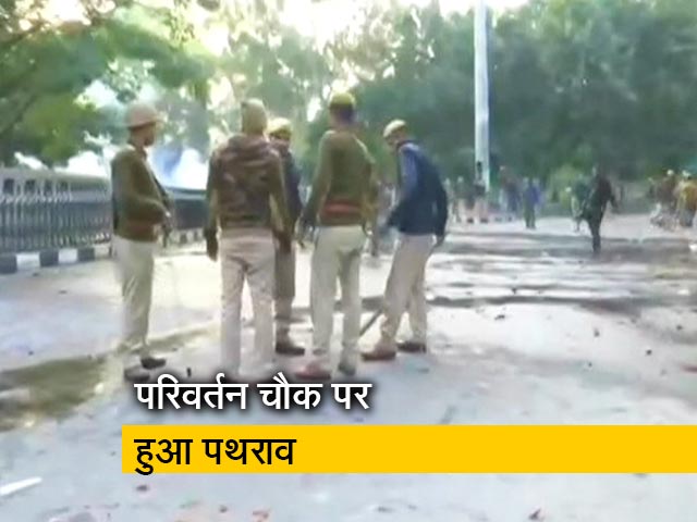 लखनऊ में प्रदर्शन के दौरान NDTV की OB वैन को नुकसान