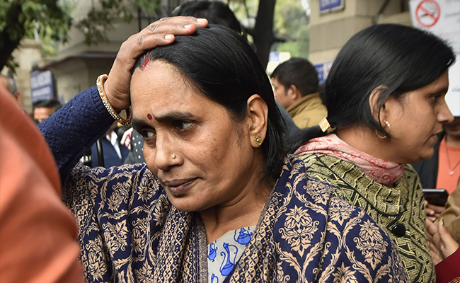 In Court, Convict's Mother Walked To Nirbhaya's Mother And Begged