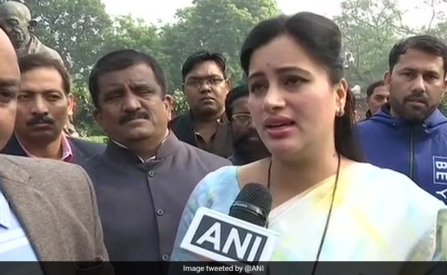 हैदराबाद एनकाउंटर : निर्दलीय सांसद नवनीत राणा ने कहा- एक मां, बेटी और पत्नी होने के नाते मैं इसका स्वागत करती हूं