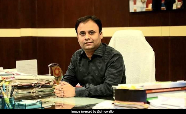 ग्लावियर कलेक्टर की अनोखी शर्त, कहा- बंदूक का लाइसेंस चाहिए तो गौशाला में देने होंगे 10 कंबल