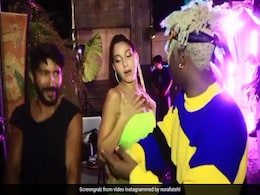 नोरा फतेही के 'पपेटा' सॉन्ग के सेट से अनदेखा Video आया सामने, यूं मस्ती में झूमती नजर आईं एक्ट्रेस नोरा फतेही के 'पपेटा' सॉन्ग के सेट से अनदेखा Video आया सामने, यूं मस्ती में झूमती नजर आईं एक्ट्रेस