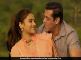 <I>Dabangg 3</i>: Salman Khan Tweets A Poser - 'King Of Romance Shah Rukh Khan Ya Hum?' <I>Dabangg 3</i>: Salman Khan Tweets A Poser - 'King Of Romance Shah Rukh Khan Ya Hum?'