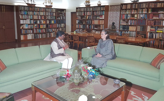 Hemant Soren Meets Sonia Gandhi, Invites Her For Swearing-In Ceremony