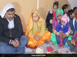 दिल्ली: बुराड़ी के जिस घर में 11 लोगों ने की थी आत्महत्या, अब रहने आया नया परिवार दिल्ली: बुराड़ी के जिस घर में 11 लोगों ने की थी आत्महत्या, अब रहने आया नया परिवार