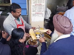 Watch: This 33-Year-Old South Indian Joint In Jantar Mantar Is A Hit Among Delhiites Watch: This 33-Year-Old South Indian Joint In Jantar Mantar Is A Hit Among Delhiites