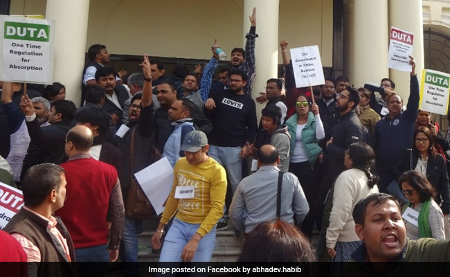 Delhi University Teachers Organise 'VC Gherao' To Protest Against Recruitment Circular