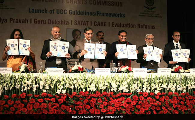 उच्च शिक्षा में सुधार पर रमेश पोखरियाल ने दिया जोर, कहा- स्टूडेंट्स के मूल्यांकन पर ध्यान देना होगा