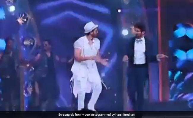 When Hrithik Roshan And Kartik Aaryan Kept The <i>Dheeme Dheeme</i> Vibe Going