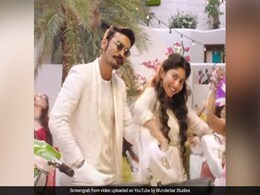 धनुष और साई पल्लवी ने YouTube पर मचाया कोहराम, 71 करोड़ के पार हुआ 'राऊडी बेबी' सॉन्ग- देखें Video धनुष और साई पल्लवी ने YouTube पर मचाया कोहराम, 71 करोड़ के पार हुआ 'राऊडी बेबी' सॉन्ग- देखें Video