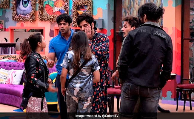 <i>Bigg Boss 13</I> Written Update December 3, 2019: Sidharth Gets Special Power, Rashami Accuses Him Of 'Favouritism'