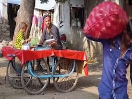 कपिल शर्मा को टक्कर देने आया छोटू, 100 रुपये किलो का प्याज बेच डाला 10 रुपये में- देखें मजेदार Video कपिल शर्मा को टक्कर देने आया छोटू, 100 रुपये किलो का प्याज बेच डाला 10 रुपये में- देखें मजेदार Video