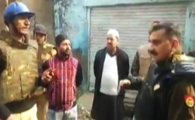 CAA Protest: मेरठ के एसपी सिटी ने प्रदर्शनकारियों को धमकाया, कहा- 'पाकिस्तान चले जाओ, खाओगे कहीं का और गाओगे कहीं का'