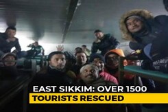 Army Rescues 1,500 Tourists Stranded Due To Snowfall In Sikkim Army Rescues 1,500 Tourists Stranded Due To Snowfall In Sikkim