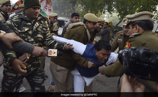 Youth Congress Protests Against "Manhandling" Of Priyanka Gandhi Vadra