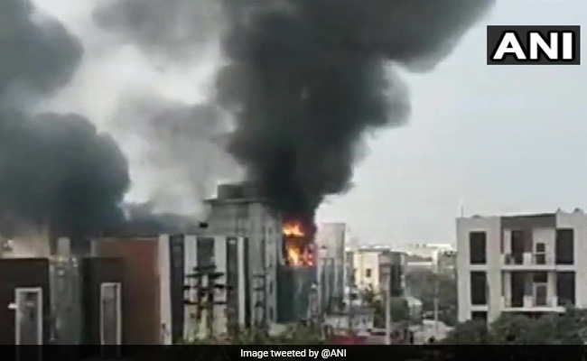 दिल्ली की अनाज मंडी के बाद अब मानेसर की एक फैक्टरी में लगी आग, दमकल की 6 गाड़ियां मौके पर पहुंची