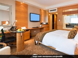 होटल रूम में इन 5 जगहों पर छुपा हो सकता है कैमरा! फोन से ऐसे लगाएं हिडन कैमरे का पता,अपनाएं ये आसान ट्रिक होटल रूम में इन 5 जगहों पर छुपा हो सकता है कैमरा! फोन से ऐसे लगाएं हिडन कैमरे का पता,अपनाएं ये आसान ट्रिक