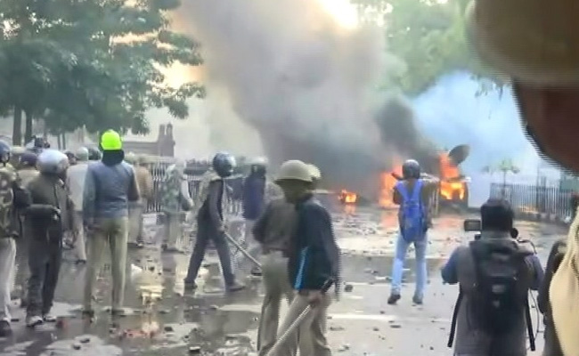 CAA के खिलाफ हुए प्रदर्शन के दौरान हिंसा भड़काने के आरोप में लखनऊ पुलिस ने PFI के तीन सदस्यों को गिरफ्तार किया