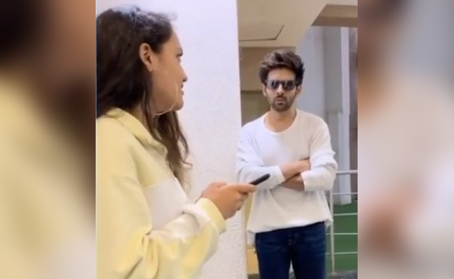 लड़की को घूर-घूर कर देख रहे थे कार्तिक आर्यन, उसे आया गुस्सा और फिर...देखें Video