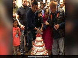 सलमान खान ने भांजे को गोद में लेकर काटा केक, इस शानदार अंदाज में मनाया जन्मदिन- देखें Photo और Video सलमान खान ने भांजे को गोद में लेकर काटा केक, इस शानदार अंदाज में मनाया जन्मदिन- देखें Photo और Video