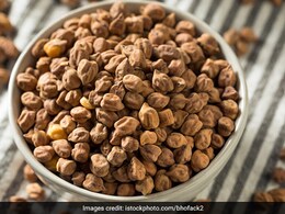 Not Just <i>Sabzi, Kale Chane</i> (Black Chickpeas) Can Be Used To Make These Unique Snacks Too; Surprised?