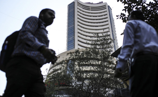 Budget 2020: संसद में बजट पेश होने के बाद शेयर बाजार लुढ़का, सेंसेक्स और निफ्टी में भारी गिरावट