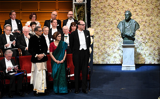 Abhijit Banerjee, Esther Duflo Gift Ghana Bags, Indian Books To Nobel Museum