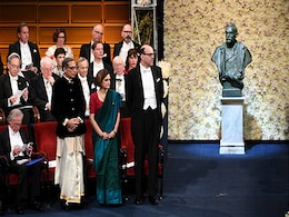 Abhijit Banerjee, Esther Duflo Pick <i>Dhoti-Kurta</i>, Saree To Receive Nobel Abhijit Banerjee, Esther Duflo Pick <i>Dhoti-Kurta</i>, Saree To Receive Nobel