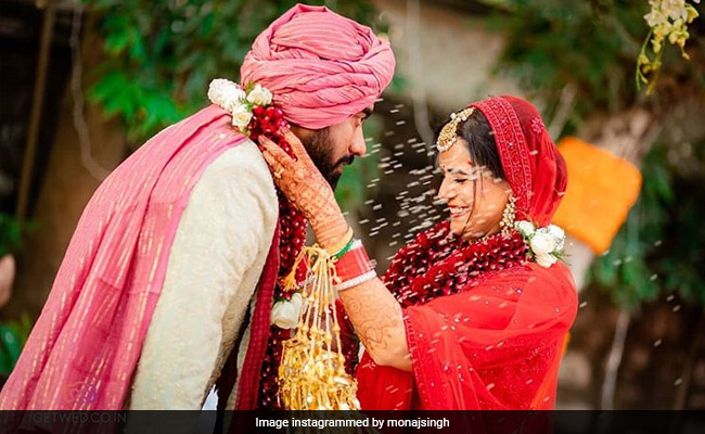 विवाह बंधन में बंधीं एक्ट्रेस मोना सिंह, इंटरनेट पर वायरल हो रही हैं Wedding Photos
