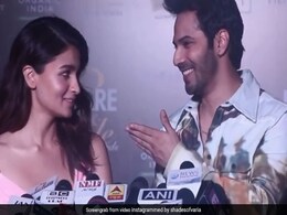 आलिया भट्ट ने सबके सामने की वरुण धवन की फिल्म 'स्ट्रीट डांसर' के ट्रेलर की तारीफ और मांग बैठीं पैसे- देखें Video आलिया भट्ट ने सबके सामने की वरुण धवन की फिल्म 'स्ट्रीट डांसर' के ट्रेलर की तारीफ और मांग बैठीं पैसे- देखें Video