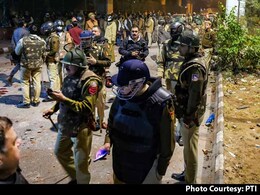 CAA Protest: पुलिस ने नाबालिगों को हिरासत में लिया तो कोर्ट ने लगाई फटकार, कहा- ये कानून का खुला उल्लंघन है CAA Protest: पुलिस ने नाबालिगों को हिरासत में लिया तो कोर्ट ने लगाई फटकार, कहा- ये कानून का खुला उल्लंघन है