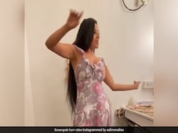 ऋतिक रोशन के गाने 'घुंघरू टूट गए'  पर भोजपुरी एक्ट्रेस मोनालिसा ने यूं किया डांस, देखें Video ऋतिक रोशन के गाने 'घुंघरू टूट गए'  पर भोजपुरी एक्ट्रेस मोनालिसा ने यूं किया डांस, देखें Video