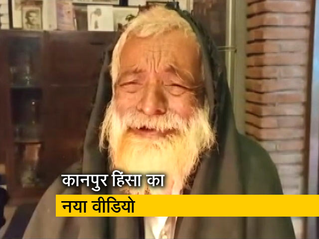 वीडियो में फायरिंग करते दिख रहे हैं पुलिसवाले