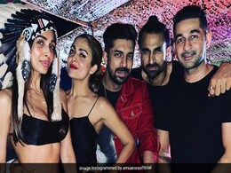 मलाइका अरोड़ा दोस्तों संग गोवा में न्यूईयर सेलिब्रेट करती नजर आईं नजर, Photo हुई वायरल मलाइका अरोड़ा दोस्तों संग गोवा में न्यूईयर सेलिब्रेट करती नजर आईं नजर, Photo हुई वायरल