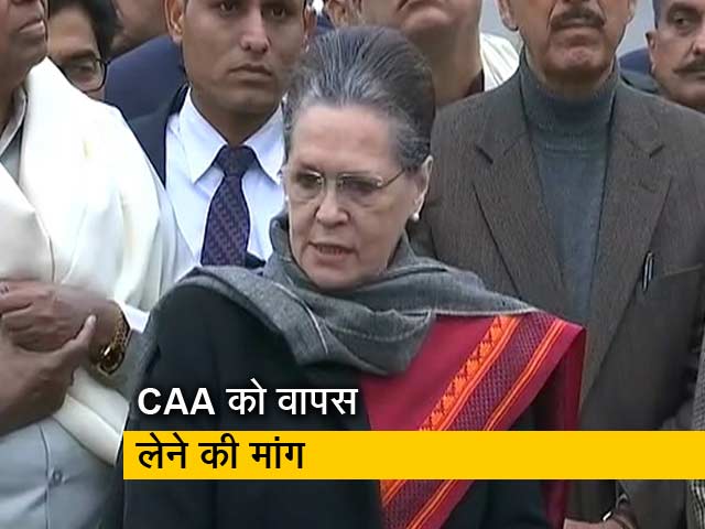 सोनिया गांधी के नेतृत्व में राष्ट्रपति से मिले विपक्षी नेता