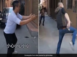 Viral Video: शख्स ने मस्ती के लिए रोक दी ट्रैफिक, फिर गाड़ी से निकला ड्राइवर और कर दी पिटाई, ऋषि कपूर ने शेयर किया वीडियो Viral Video: शख्स ने मस्ती के लिए रोक दी ट्रैफिक, फिर गाड़ी से निकला ड्राइवर और कर दी पिटाई, ऋषि कपूर ने शेयर किया वीडियो