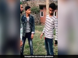 धर्म के आधार पर बांट रहा था ये शख्स तो पड़ने लगे चांटे, बॉलीवुड एक्ट्रेस ने शेयर किया Video धर्म के आधार पर बांट रहा था ये शख्स तो पड़ने लगे चांटे, बॉलीवुड एक्ट्रेस ने शेयर किया Video