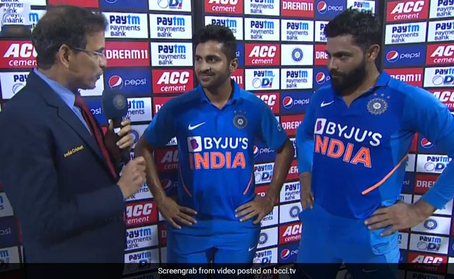 Ind Vs WI: रविंद्र जडेजा से हर्षा भोगले ने पूछा हिन्दी में सवाल तो मिला इंग्लिश में जवाब, लोगों ने ऐसे किया Troll