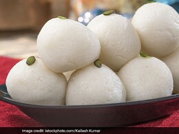 रथयात्रा के बाद भगवान जगन्नाथ के पुरी मंदिर लौटने पर ओडिशा में मनाया गया ‘रसगुल्ला दिवस’ रथयात्रा के बाद भगवान जगन्नाथ के पुरी मंदिर लौटने पर ओडिशा में मनाया गया ‘रसगुल्ला दिवस’