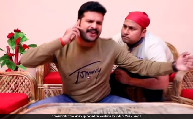 भोजपुरी सिंगर रितेश पांडे के नए सॉन्ग 'हैलो कौन' ने मचाई धूम, 1 करोड़ से ज्यादा बार देखा गया Video