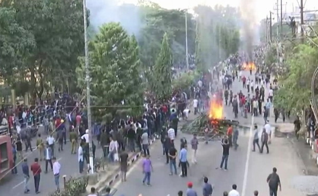 Citizenship Bill के खिलाफ असम में विरोध प्रदर्शन तेज, केंद्र ने भेजे अर्द्धसैनिक बलों के 5,000 जवान, इंटरनेट पर भी पाबंदी