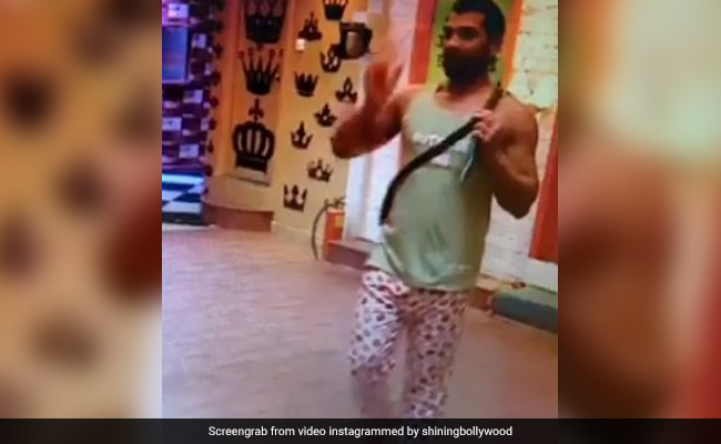 पारस छाबड़ा बिना विग के 'बिग बॉस 13' के घर में घूमते दिखे, खूब वायरल हो रहा Video