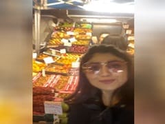 शिल्पा शेट्टी पहुंची फ्रूट मार्केट, ताजे फलों को देखकर आप भी कहेंगे वाह!... देखें Video शिल्पा शेट्टी पहुंची फ्रूट मार्केट, ताजे फलों को देखकर आप भी कहेंगे वाह!... देखें Video