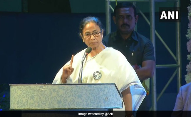 नागरिकता कानून पर ममता बनर्जी ने दी मोदी सरकार को चुनौती, कहा - आप चाहें तो मेरी सरकार को बर्खास्त कर दें, लेकिन...