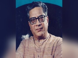 Veteran Actor Shriram Lagoo Cremated With State Honours. Urmila Matondkar, Nana Patekar And Others Attend Funeral Veteran Actor Shriram Lagoo Cremated With State Honours. Urmila Matondkar, Nana Patekar And Others Attend Funeral