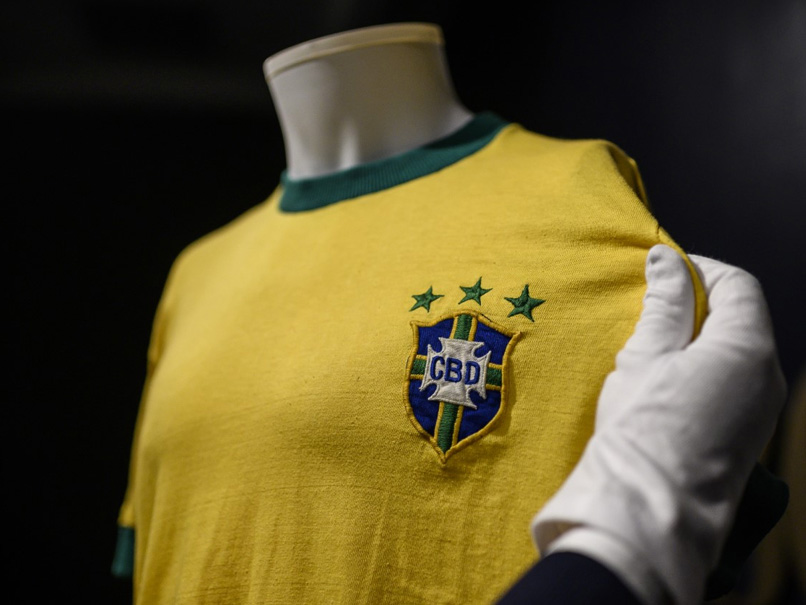 Pele's Last Brazil Jersey Sells For 30,000 Euros In Italy