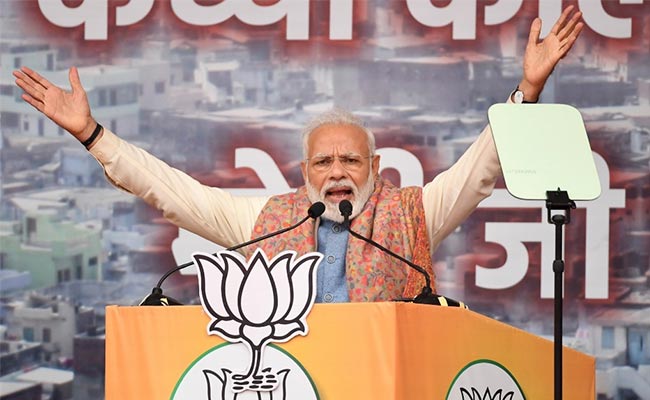 NRC वाले बयान पर विपक्ष ने PM मोदी को घेरा, कहा- अपने ही गृह मंत्री को गलत साबित कर रहे हैं 